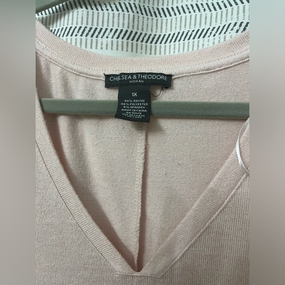 Soft flowing T-shirt - Picture 2 of 2